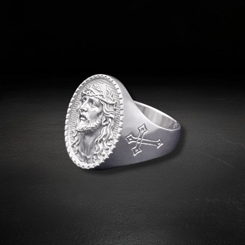 Anillo Cristo Óvalo Plata 925