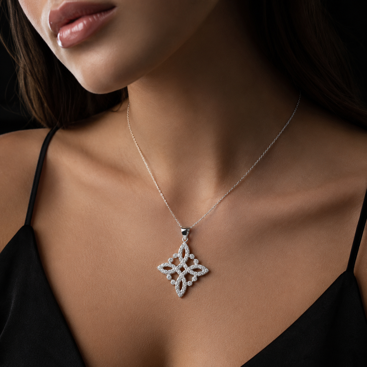 Dije Nudo de Bruja Iced Out CZ Plata 925